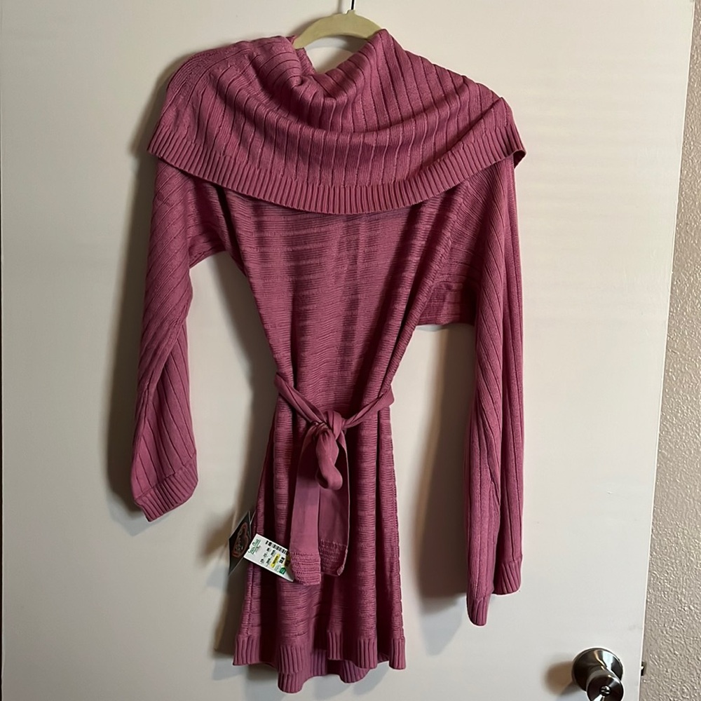 Mauve Pink sweater size M new with tags